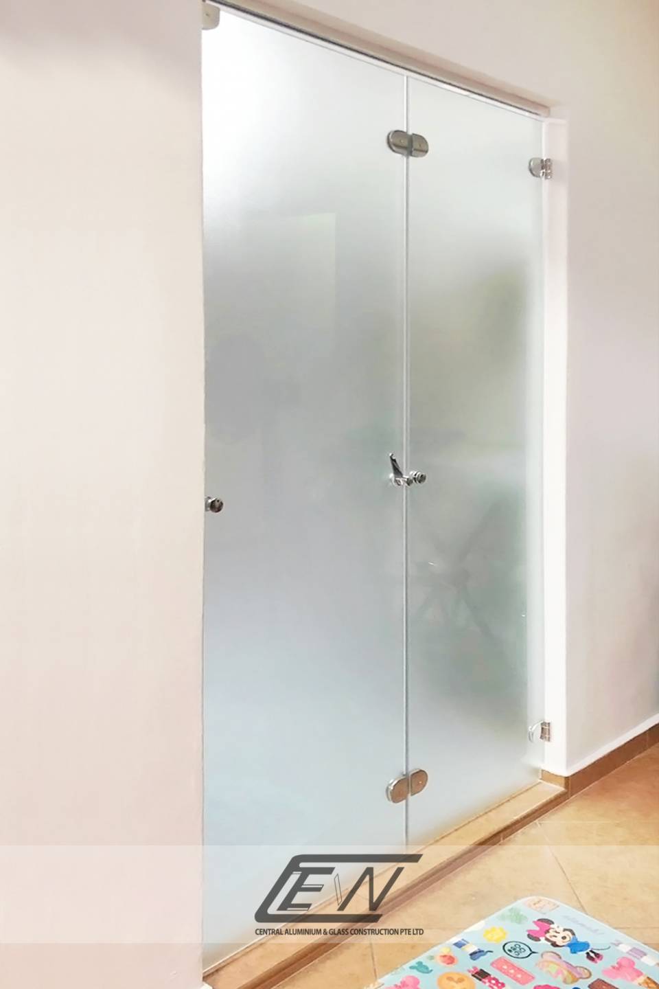 Frameless Tempered Glass Bi-Fold Door